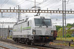 Siemens Vectron 476 455-1 durchfährt den Bahnhof Pratteln.