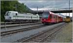 Rail Care Vectron 9185 4476 451-0 auf dem Dreischienengleis in Felsberg und Capricorn ABe 4/16 3114 im Testbetrieb.