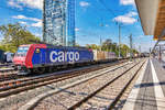 482 024-7 von SBB Cargo durchfährt mit einem KLV den Mannheimer Hbf.