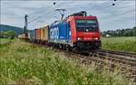 482 049-4 von sbbcargo ist mit einen Containerzug bei Reilos am 08.06.2017 zu sehen.