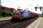 482 039-5 (SBB Re 482) als Containerzug durchfährt den Bahnhof Lüneburg auf der Bahnstrecke Hannover–Hamburg (KBS 110) Richtung Hamburg.