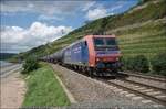 482 026-2 von SBB Cargo Internaional ist mit einen Kesselzug bei Assmannshausen am 09.08.2017 in Richtung Süden unterwegs.