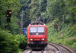 482 020-5 von der SBB-Cargo  kommt aus Richtung Köln,Aachen-Hbf und fährt durch Aachen-Schanz mit einem Güterzug aus Gallarate(I) nach Antwerpen-Oorderen(B)  und fährt in Richtung