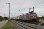 Durchfahrt am 16.09.2016 von Re 482 028-8  ChemOil Logistic AG  mit einem KLV durch Müllheim (Baden) in Richtung Schweizer Grenze.