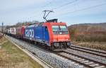 482 048-6 von sbbcargo ist mit seinen Aufliegerzug am 15.03.2018 in Richtung Süden unterwegs,gesehen bei Würzburg/Süd.