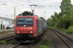 482 015-5  von der SBB-Cargo  kommt mit einem Containerzug aus Süden nach Köln-Eifeltor(D) und kommt aus Richtung Koblenz,Bonn und fährt durch Roisdorf bei Bornheim in Richtung