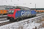 Im verschneiten Bahnhof von Efringen-Kirchen stand am 25.01.2017 die SBBC/HSL Re 482 046-0 abgestellt und wartete auf ihren nächsten Einsatz.