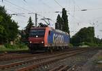 Aus Richtung Aachen kommend ist hier die SBB-Cargo 482 006-4 Lz in Rheydt eingefahren.
Sie musste von Gleis 2 kommend auf Gleis 4 einfahren, um dort einen verspäteten RE8
vor zu lassen. 28.5.2018