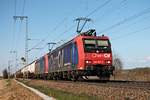 Am Nachmittag des 28.03.2017 bespannte Re 482 015-5  ChemOil  zusammen mit Re 482 005-6 den  BASF -Zug 49069 (Ludwigshafen BASF Ubf - Muttenz), als sie nördlich von Müllheim (Baden) nur noch