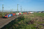 482 033 mit einem Containerzug aus Hof bei Gutenfürst, 24.04.2017