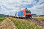 482 045-2 ist am 20.06.2018 mit einen Containerzug bei Reilos unterwegs.