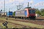 KLV-Zug mit Re 482 013-0 der SBB Cargo durchfährt den Bahnhof Basel Bad Bf (CH) in südlicher Richtung.