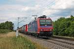 Am Nachmittag des 20.07.2017 bespannte Re 482 026-2  Alpäzähmer  einen langen Containerzug, der hauptsächlich Kesselcontainer geladen hatte, bei Buggingen in Richtung Schweizer Grenze.