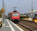 482 024-7 von SBB-Cargo kommt als Umleiter mit einem langen Containerzug aus Gallarate(I) nach Antwerpen-Oorderen(B) und fährt durch Kohlscheid aus Richtung Herzogenrath und fährt die