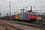 Am Nachmittag des 30.01.2018 fuhr Re 482 014-8 mit einem Containerzug durch den Badischen Bahnhof von Basel in Richtung Rangierbahnhof Muttenz.