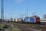 Re 482 028-8 durchfährt den badischen Bahnhof. Die Aufnahme stammt vom 28.02.2020.