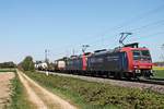 Am Nachmittag des 22.04.2020 fuhr Re 482 013-0  Alpäzähmer  zusammen mit Re 482 022-1  Alpäzähmer  und einem Containerzug nach Italien, den sie bis Basel SBB RB bespannten,