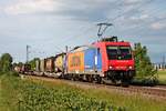 Am frühen Abend des 19.05.2020 fuhr Re 482 039-5  LOCON / 150 Jahre Hamburger Hafen  mit einem Containerzug nach Italien südlich von Buggingen über die Rheintalbahn durchs