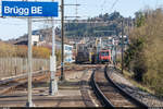 SBB Cargo Re 482 022 und eine Schwesterlok als Lokzug Aarberg - Basel RB am 30.