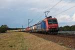 Am späten Nachmittag des 03.06.2020 fuhr Re 482 005-6 mit dem DGS 43011 (Ludwigshafen BASF Ubf - Gallarate) zwischen Neulußheim und Waghäusel über die Rheinbahn in Richtung