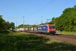 Am Morgen des 30.05.21 schleppte 482 018 den wegen Bauarbeiten umgeleiteten  Ruhland-Pendel  von Ludwigshafen kommend durch Burgkemnitz Richtung Wittenberg.