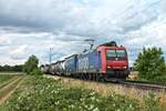 Re 482 000-7  Köln  mit einem Containerzug nach Italien am 02.07.2020 südlich von Buggingen.