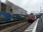 SBB Cargo Re 482 020-6 am 4.10.21 mit einem Kesselzug in Weil am Rhein