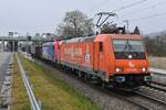 HRS 482 048 und 482 041 mit Zuckerrübenzug in Richtung Schweiz in Weinheim Sulzheim West gen Weinheim am Dienstag den 14.12.2021