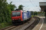 Die SBB Re 482 020-5 am 10.08.2021 im Bahnhof Tamm (Württ).