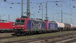 SBB 482 012-2 zieht mit einer weiteren 482 den Chemiezug aus Gleis 214 in Karlsruhe Gbf nach Basel.