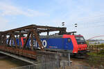 Ende August 2022 befuhr ein aus 482 030-4 und 482 037-9 bestehender Lokzug die Duisburg-Hochfelder Brücke.