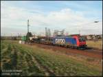 482 015 mit einem Containerzug bei Zeithain in Richtung Dresden unterwegs, 05.02.08.