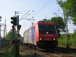 482 045-2  WIr stellen Lokfhrer ein  mit einem Containerzug am Km 28,190 in Dsseldorf am 06.05.2008