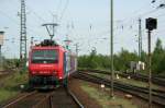 SBB cargo 482 023-9 und 482 027-0 am 13.5.2008 bei Rangierarbeiten im Bahnhof Hamburg-Altona.