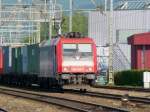 SBB - 482 043-7 mit Gterzug bei der durchfahrt im Bahnhofsareal von Lenzburg am 05.09.2008