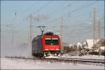 482 048 ist ebenfalls solo von Duisburg in Richtung Kln unterwegs und wird bei Lindorf von der Sonne erfasst.