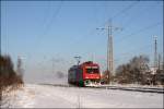 482 048 ist ebenfalls solo von Duisburg in Richtung Kln unterwegs und wird bei Lindorf von der Sonne erfasst.