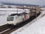 Re 482 009-8  Holcim  berquert am 16.2.05 die Reussbrcke zwischen Oberrti und Rotkreuz