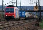 Unterm Marburger Landgrafenschloss (XXIII). Der erste Gterzug nach Kassel whrend fast zwei Stunden war bespannt mit SBB Cargo 482 033-8. (07. April 2007, 18:52)