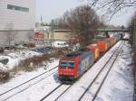 482 024 von SBB Cargo fhrt am 01.03.2005 aus Richtung Mannheim kommend mit einem Gterzug durch Karlsruhe.