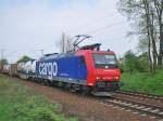 Re 482 026-2 mit Gas-Containerwagen am 18.4.09 auf der Gterbahn in Limmer.