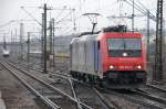 Linksverkehr in Stgt-Untertrkheim: 482 043-7 der SBB-Cargo auf dem Weg nach Obertrkheim ins dortige Container-Terminal.