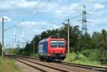 Re 482 027-0 schleicht als Tfzf aus dem Rbf Alte-Sderelbe durch Hamburg-Moorburg Richtung Sden.