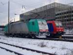 Die 2808 (186 200) und die SBB Cargo 482 025-4 rangieren am 30.01.2010 in Aachen West.