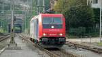 Die Re 482 048-6 durchfhrt am 20.08.10 Aarburg-Oftringen.