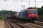 482 002-3 mit einem Containerzug in Kln West am 27.07.2010