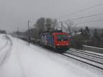 Die Re 482 043 am 04.01.2011 mit einem Containerzug unterwegs bei Vilshofen 