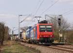 482 029-6 ist im Dienste der Locon mit einem Gterzug Richtung Koblenz zwischen Neuwied und Engers unterwegs, 26.3.11