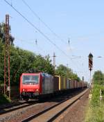 482 033-8 zieht am 03.06.'11 einen Kistenzug durch Barnten gen Sden