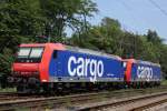 SBB Cargo 482 001 am 4.6.11 als zweitlok auf dem Weg nach Duisburg-Ruhrort Hafen.Hier bei der Durchfahrt durch Duisburg-Neudorf.